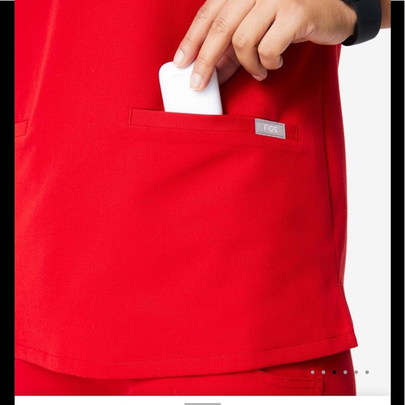 NWT FIGS Casma Three Pocket Scrub Top in Red - Picture 4 of 7